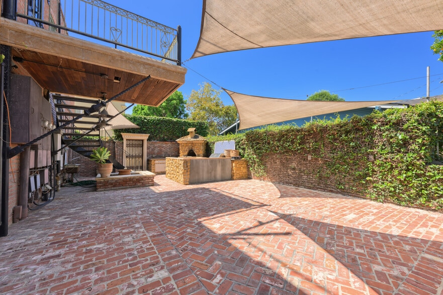 More Photos Of 1002 W 3rd St, Santa Ana Office For Sale
