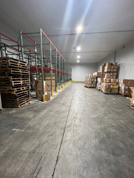 More Photos Of 9601-9667 NW 33rd St, Miami Service For Lease
