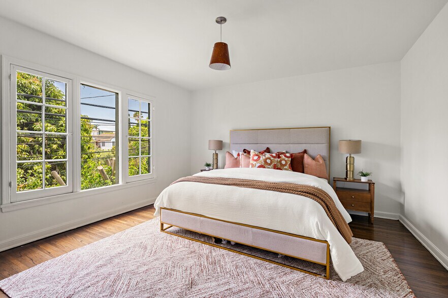 More Photos Of 1040 S Longwood Ave, Los Angeles Apartments For Sale