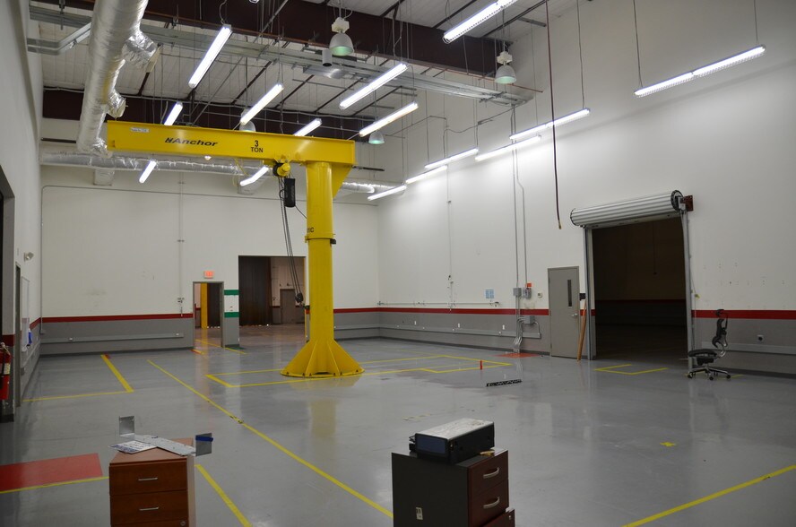 More Photos Of 18155 Chisholm Trl, Houston Warehouse For Lease