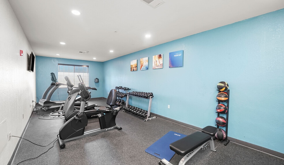 More Photos Of 725 Paradise Ln, Johnson Creek Hotel For Sale