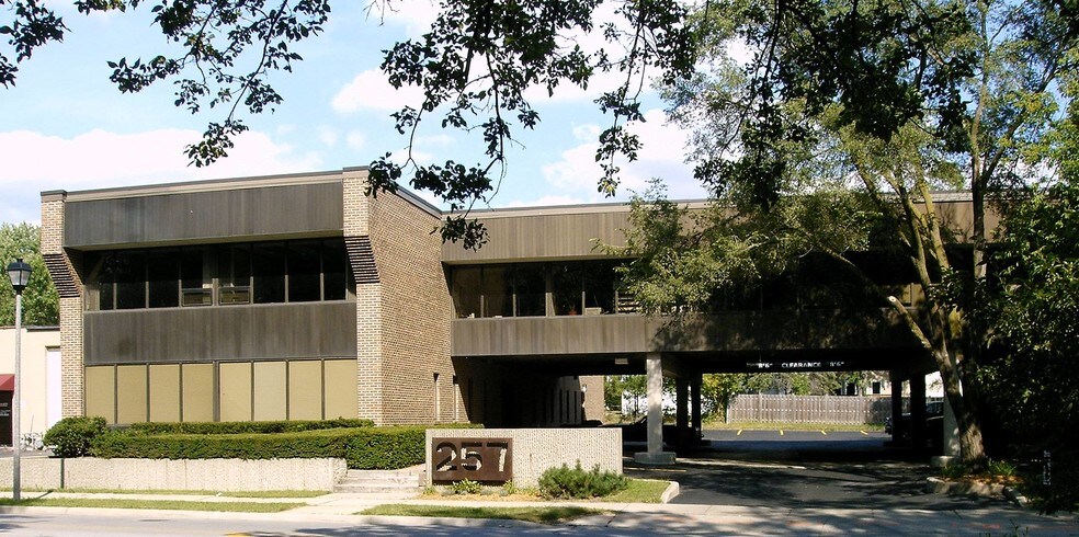 More Photos Of 257 N West Ave, Elmhurst Loft Creative Space For Lease