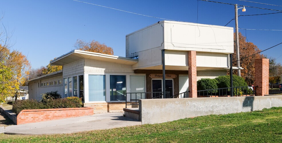 More Photos Of 1306 13th St, Bridgeport Office For Sale