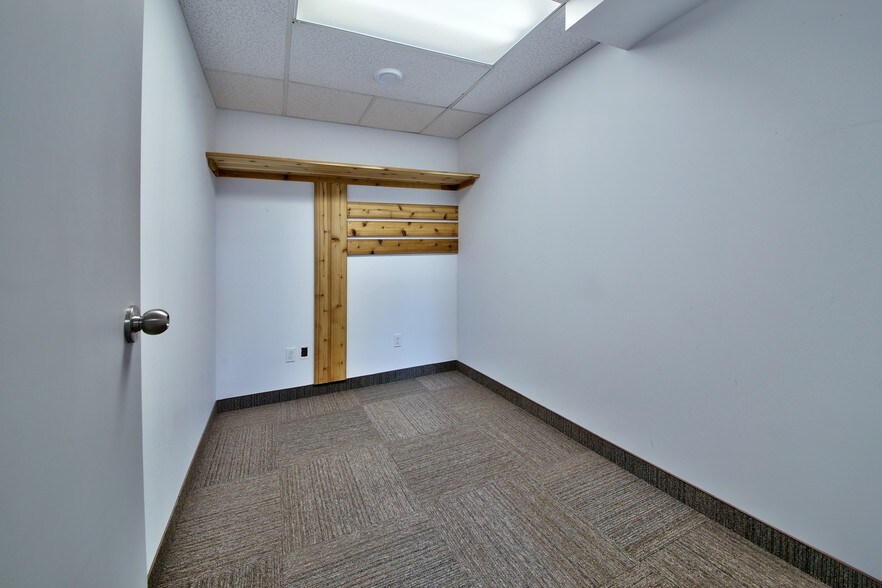 More Photos Of 1144 Rue Saint-Laurent O, Longueuil Office For Sale