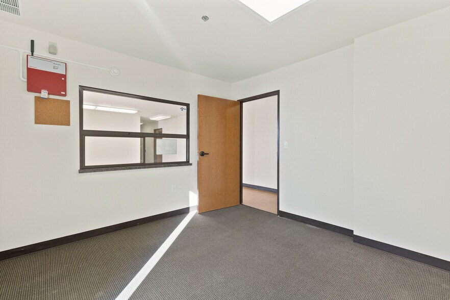 More Photos Of 26243 State Highway 51, Wagoner Medical For Sale