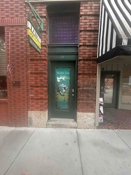 More Photos Of 443 N Main St, Hendersonville Storefront Retail Residential For Lease