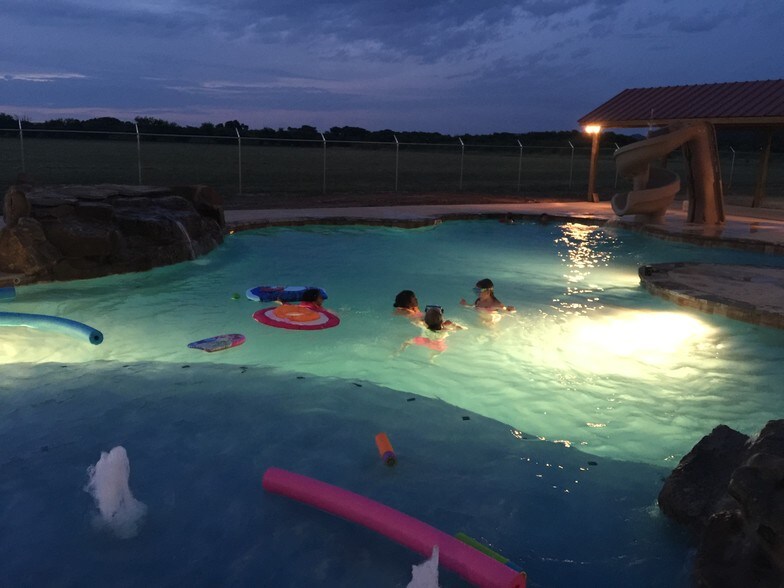 More Photos Of 7070 S US Highway 83, Concan Hotel For Sale