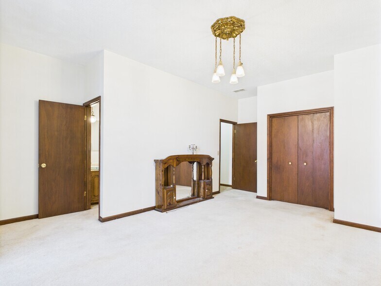 More Photos Of 619 Blondeau St, Keokuk Office For Sale