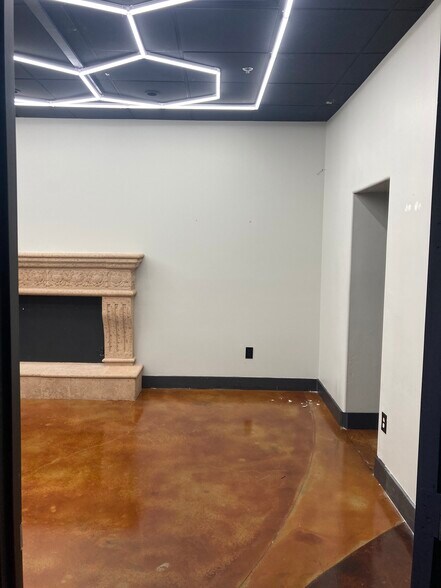 More Photos Of 16853 E Palisades Blvd, Fountain Hills Office For Lease