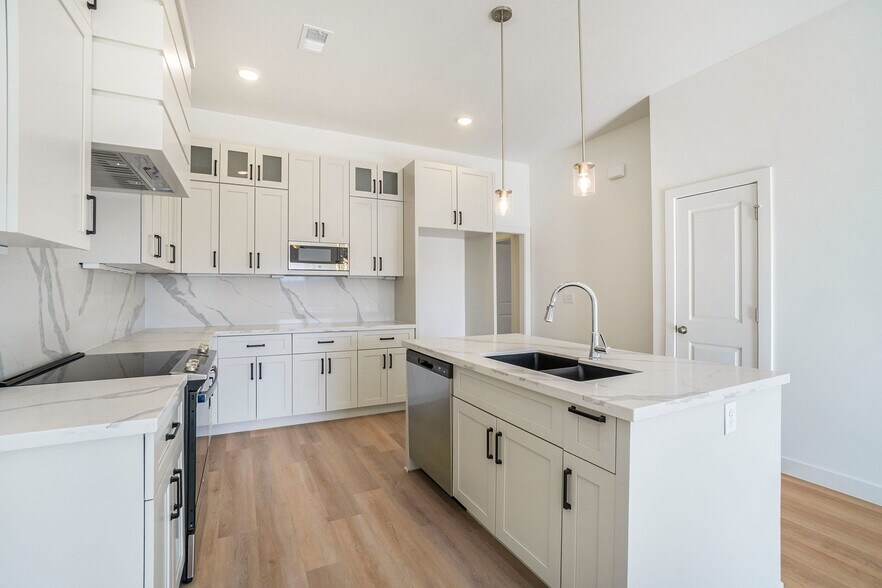 More Photos Of , Kansas City Multifamily For Sale