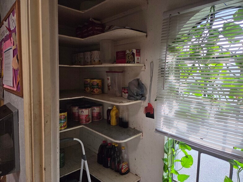More Photos Of 1339 N Masters Dr, Dallas General Retail For Sale