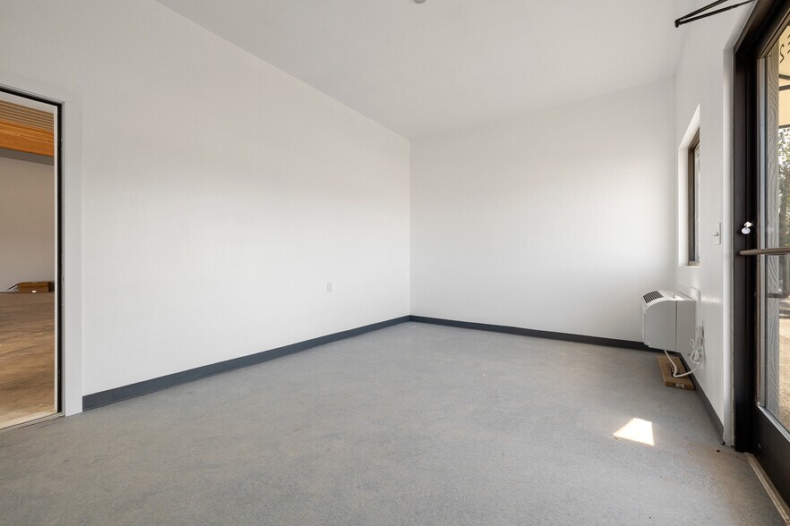 More Photos Of 320 S 26th St, Spearfish Storefront Retail Office For Sale