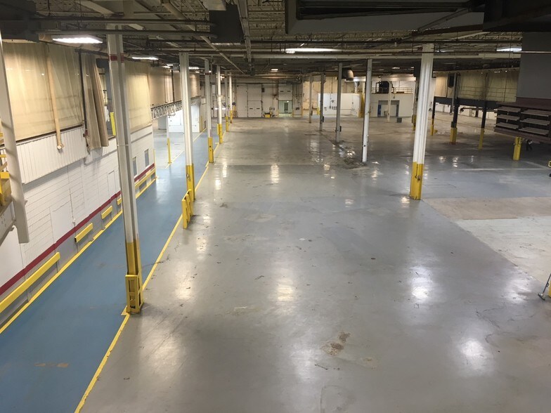 More Photos Of 414 E 40th St, Holland Manufacturing For Lease