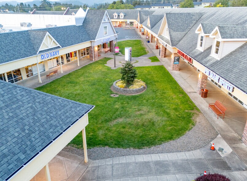 More Photos Of 1500 SE East Devil's Lake Rd, Lincoln City Freestanding For Lease