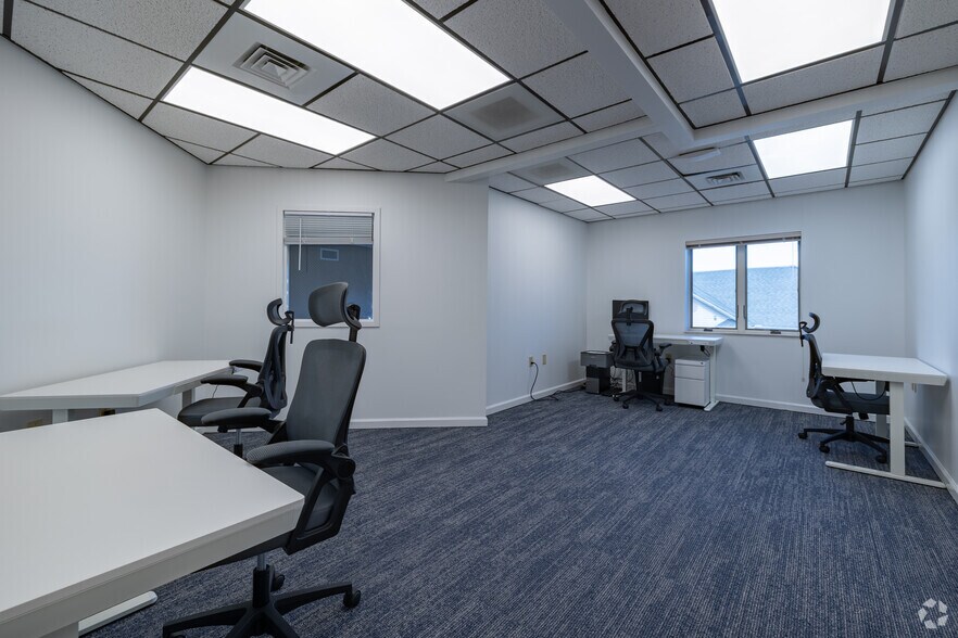 More Photos Of 1620 Asheville Hwy, Hendersonville Coworking Space