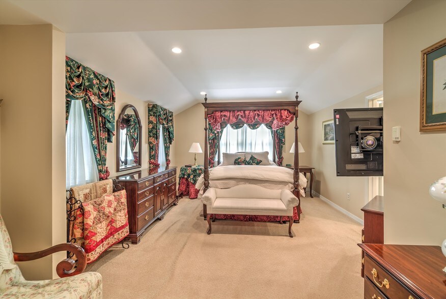 More Photos Of 1808-1810 Mount Holly Rd, Burlington Flex For Sale