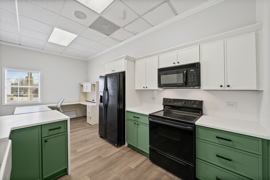 More Photos Of 1811 Alpine Dr, Clarksville Light Manufacturing For Lease