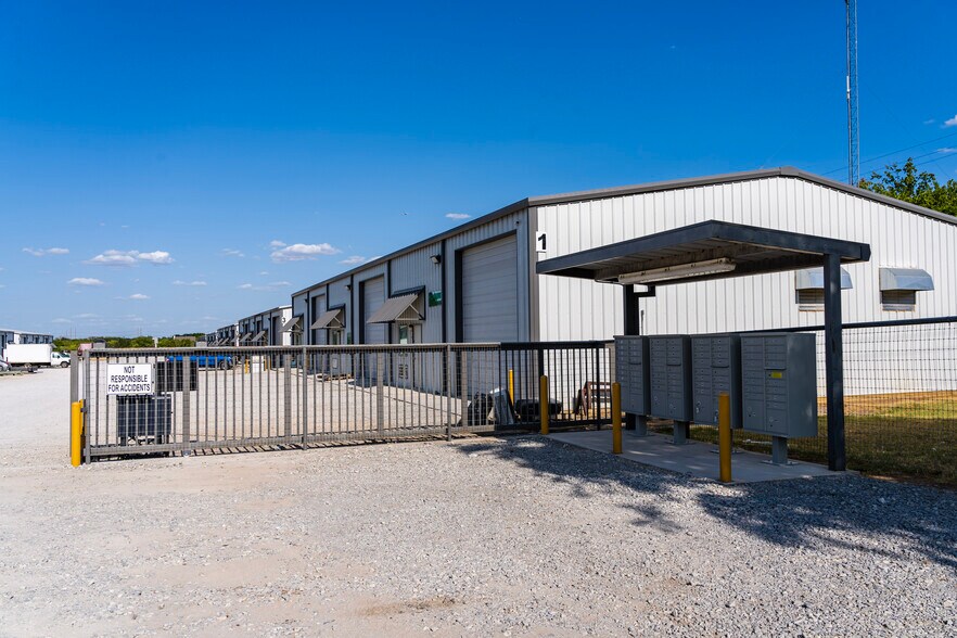 More Photos Of 2170 Collins Rd, Denton Unknown For Lease