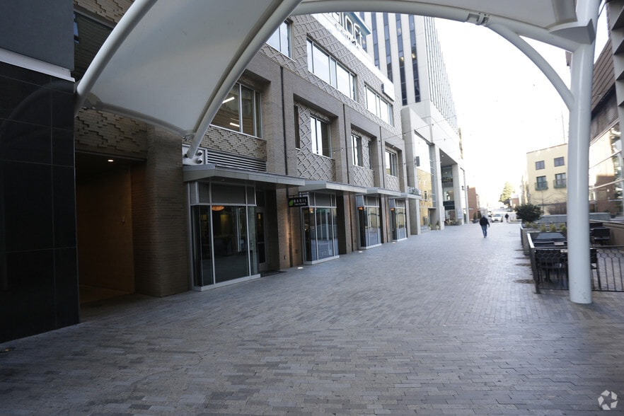 More Photos Of 100 W Washington St, Greenville Office For Lease