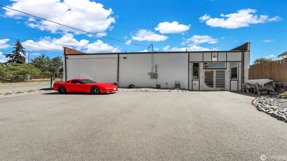 More Photos Of 5902 Yakima Ave, Tacoma Office For Sale