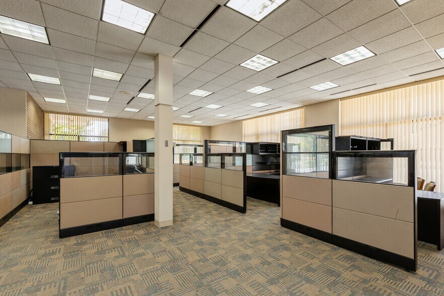 More Photos Of 4505 Douglas Ave, Des Moines General Retail For Sale