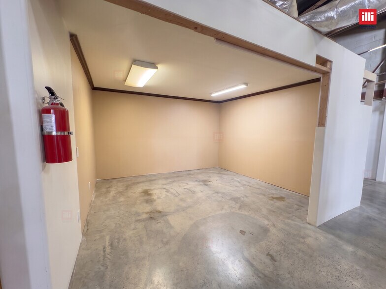 More Photos Of 20600-20630 Lassen St, Chatsworth Warehouse For Lease