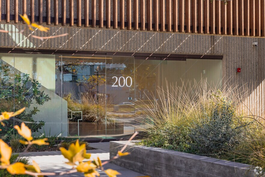 More Photos Of 200 E Baker St, Costa Mesa Loft Creative Space For Lease