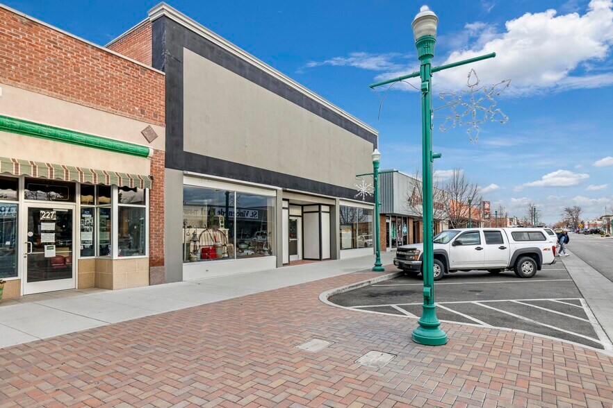 More Photos Of 233 Main Ave E, Twin Falls Storefront For Sale