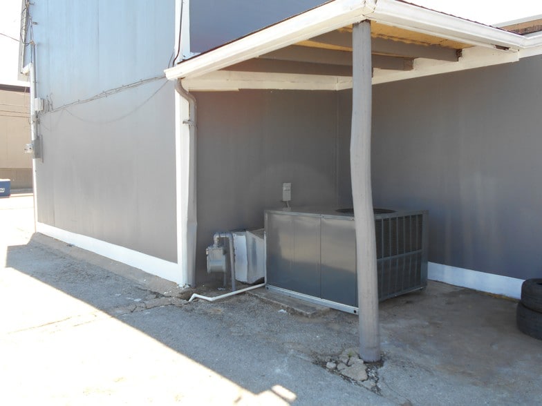 More Photos Of 315 N Locust St, Denton Restaurant For Sale