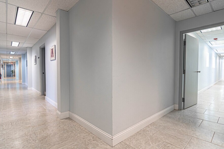 More Photos Of 200 W Illinois Ave, Midland Office For Sale