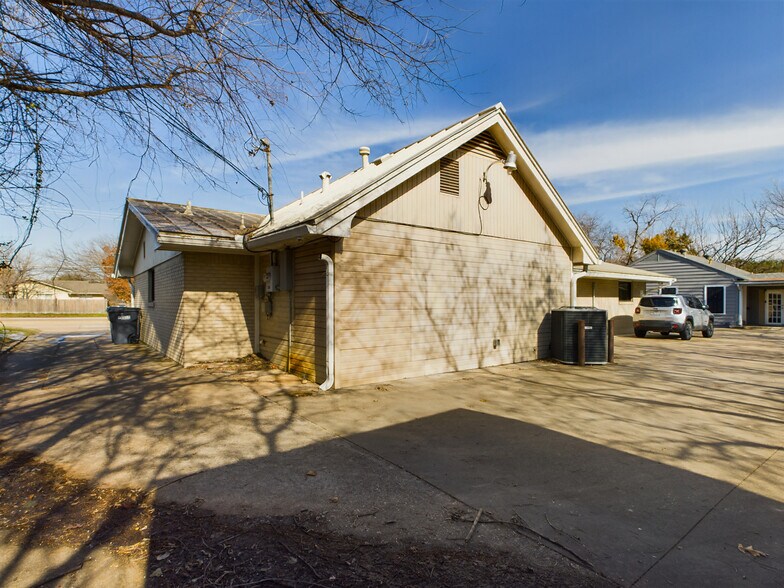 More Photos Of 1407 W University Dr, McKinney Medical For Sale