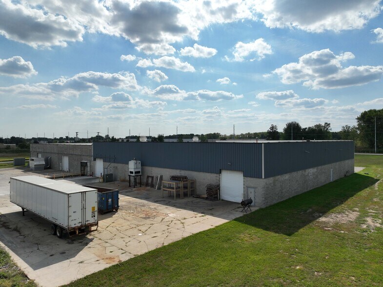 More Photos Of 15211 Laethem Dr, Armada Manufacturing For Lease