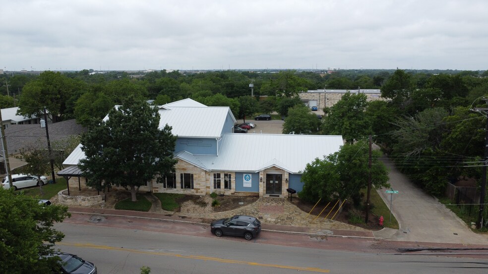 Primary Photo Of 12 Chisholm Trl, Round Rock Freestanding For Lease