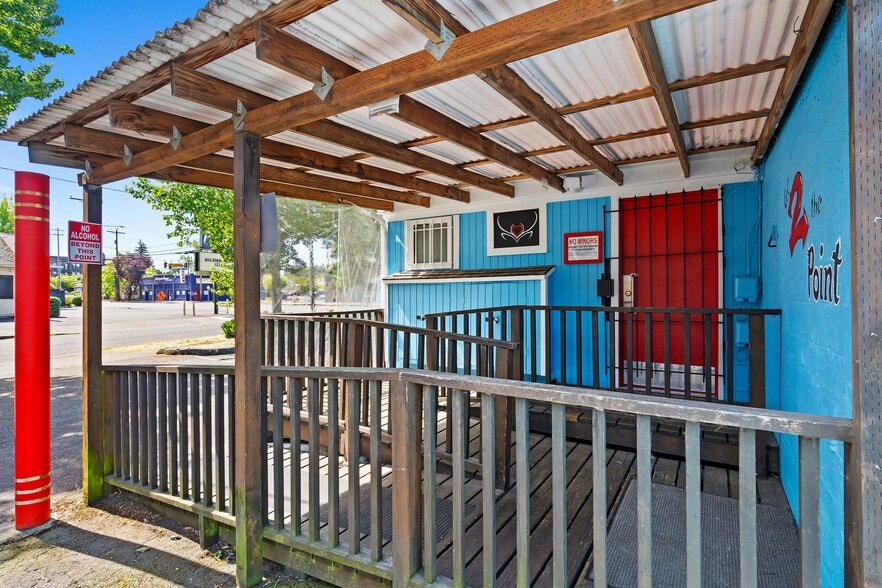 More Photos Of 5277 N Lombard St, Portland Bar For Sale