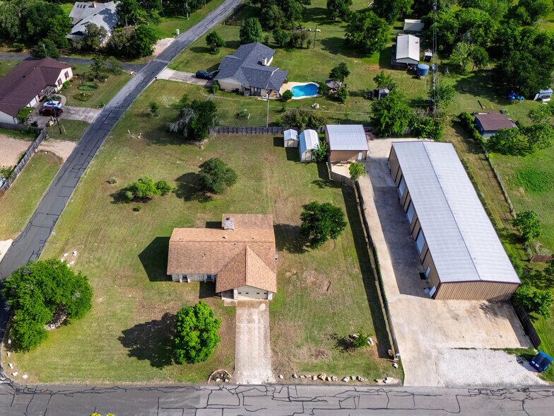 More Photos Of 1612 Shenandoah Dr, Cedar Park Warehouse For Sale