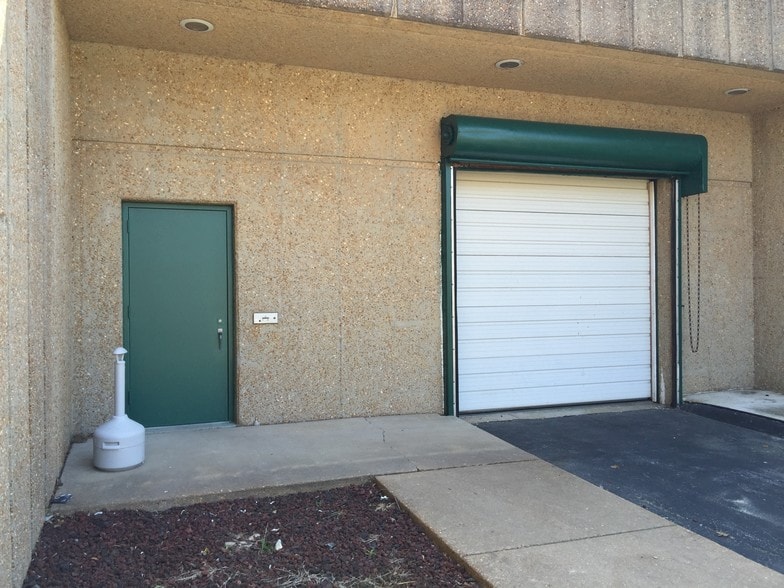 More Photos Of 3280 McKibbon Rd, Saint Louis Flex For Lease