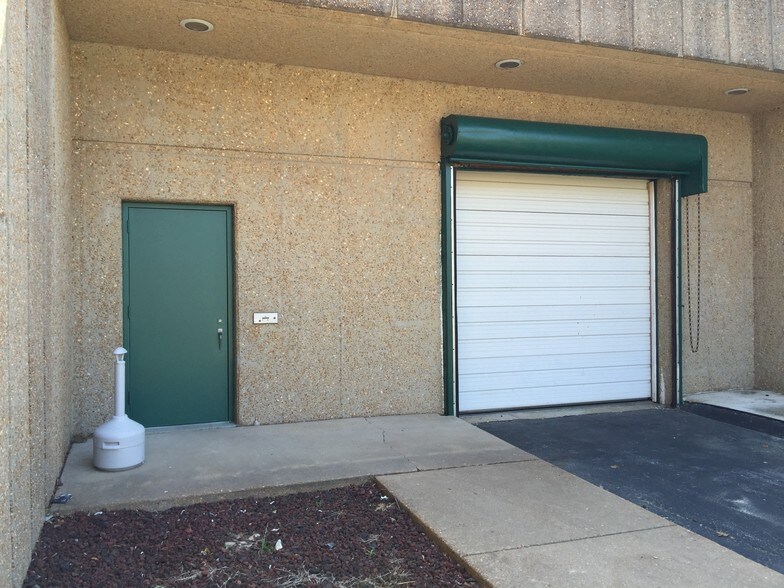 More Photos Of 3280 McKibbon Rd, Saint Louis Flex For Lease
