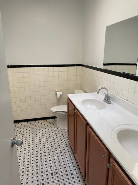 More Photos Of 2010-2012 Rhode Island Ave NE, Washington Storefront Retail Office For Lease