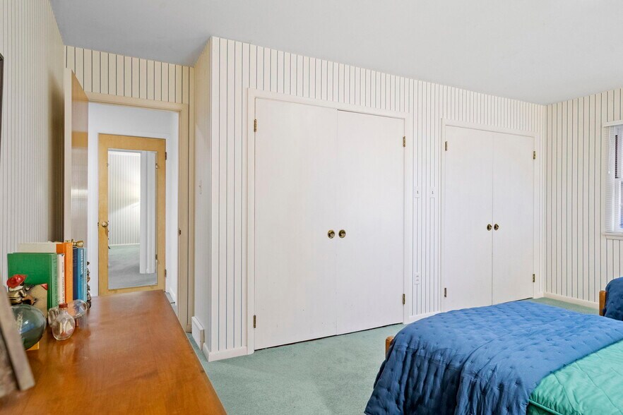 More Photos Of 6 Arbor Dr, Glens Falls Office For Sale