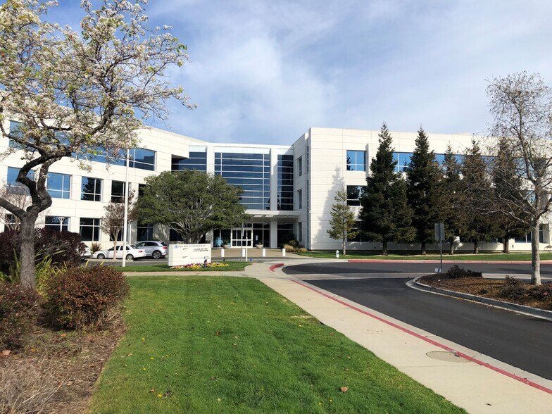 More Photos Of 600 Clipper Dr, Belmont Office For Lease