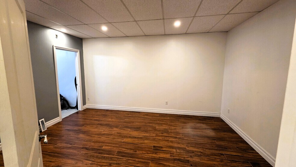 More Photos Of 1044-1058 Gardiners Rd, Kingston Office For Lease