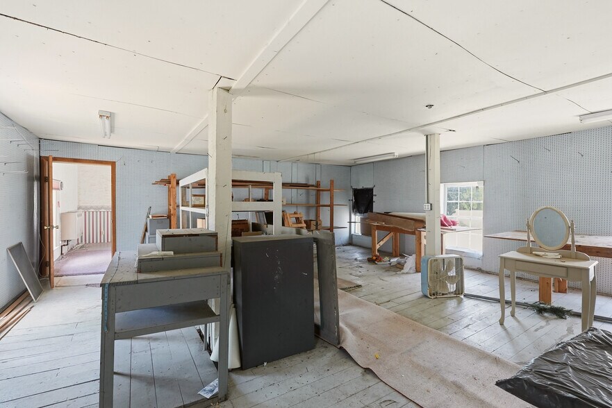 More Photos Of 31 S Front St, Burbank Storefront Retail Residential For Sale