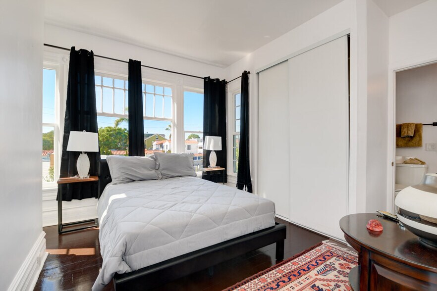 More Photos Of 870 D Ave, Coronado Apartments For Sale