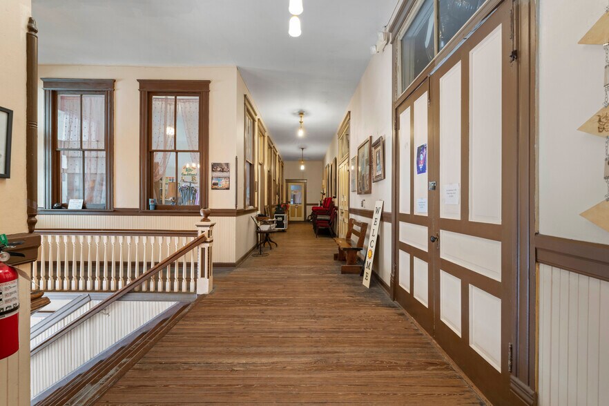 More Photos Of 106 W Oak St, Arcadia Storefront For Sale