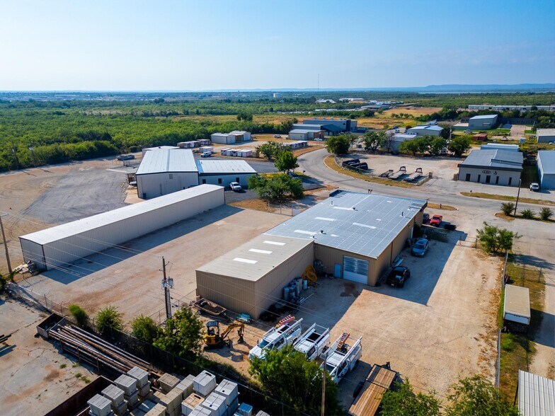 More Photos Of 926 Energy Dr, Abilene Warehouse For Lease