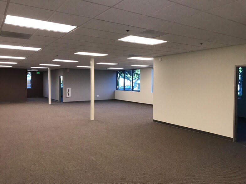 More Photos Of 3288 Grey Hawk Ct, Carlsbad Research And Development For Lease