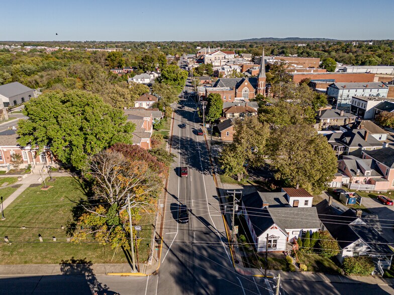 More Photos Of 724 Washington St, Shelbyville Freestanding For Sale
