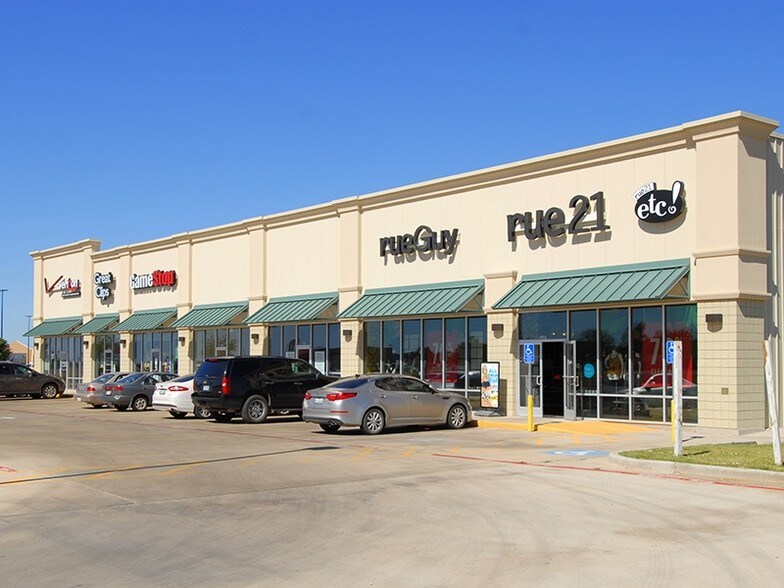More Photos Of 1601 N I-27, Plainview Storefront Retail Office For Lease