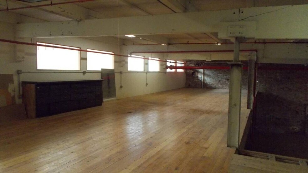 More Photos Of 5015-5025 Colorado Ave S, Seattle Warehouse For Lease