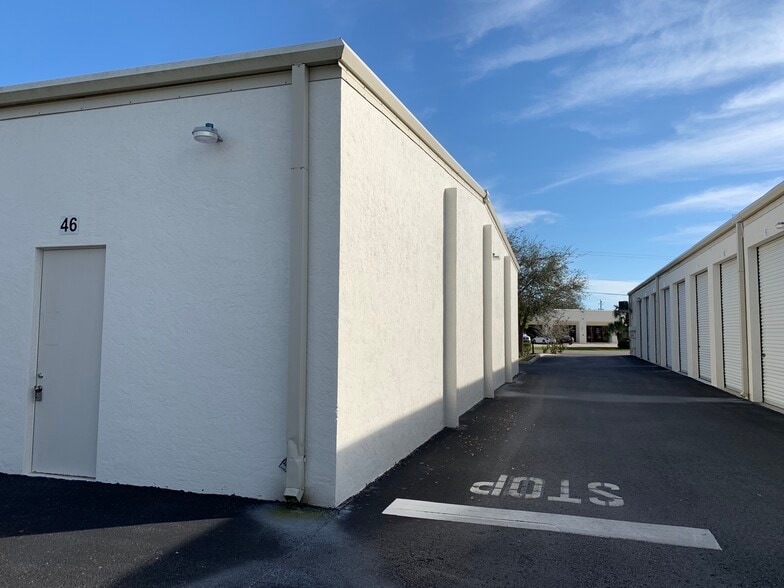More Photos Of 122 Corporation Way, Venice Warehouse For Lease